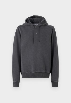 Bluza z kapturem w ciemnoszarym kolorze, wykonana z miękkiej mieszanki bawełny. Posiada kieszeń kangurzą, ściśle przylegające mankiety oraz małe logo na piersi.