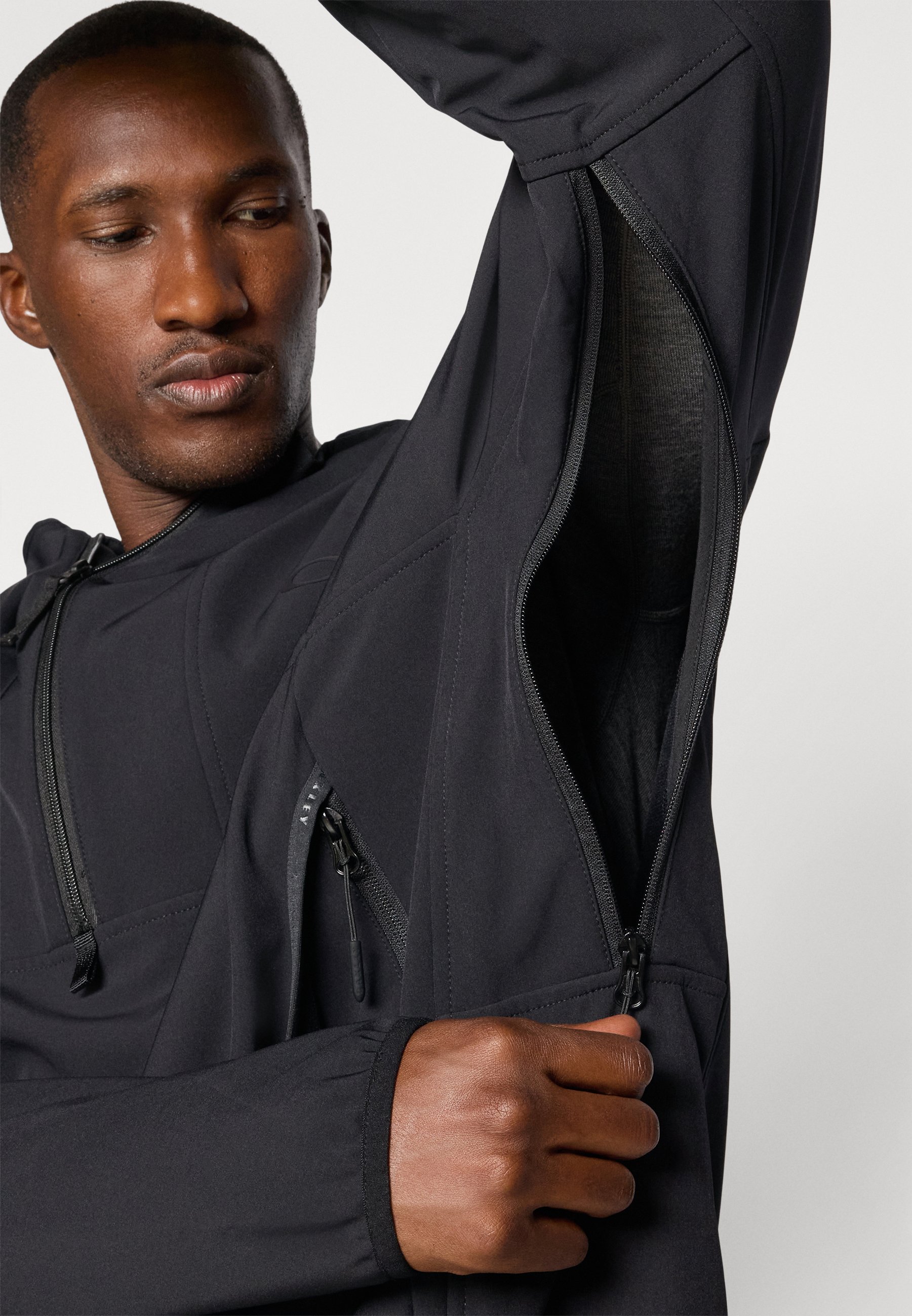 Oakley WINTERTIDE HOODIE - Soft shell jacket - blackout/black