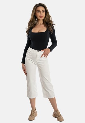 CAPRI GAMBA AMPIA - Short en jean - bianco