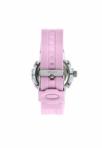 Orologio da polso in silicone rosa con cassa rotonda in argento, quadrante trasparente e fibbia in argento. Presenta un cinturino testurizzato e resistenza all'acqua.
