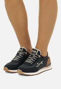 mtng Zapatillas - camello