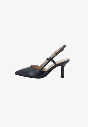Décolleté slingback in pelle nera con punta appuntita, cinturino sottile regolabile e tacco curvo di media altezza.