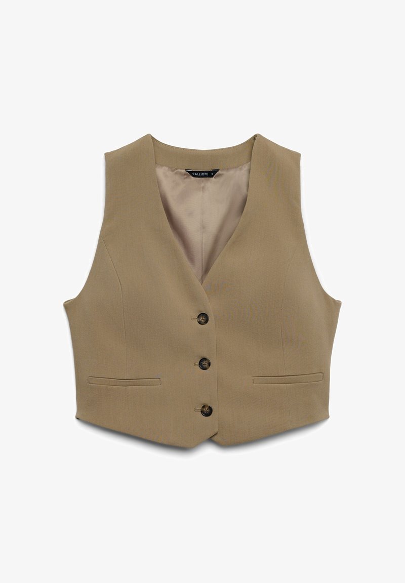Gilet beige su misura con scollo a V, cinque bottoni frontali e due tasche laterali. Realizzato in tessuto strutturato con fodera interna liscia.