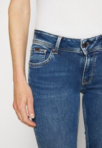 Pepe Jeans NEW PIMLICO - Calças de ganga à boca de sino - denim
