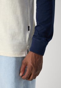 INDICODE JEANS Langærmet T-shirt - navy/off-white