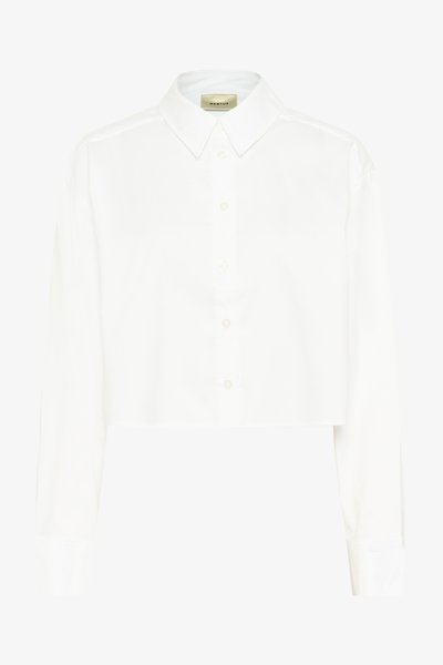 Chemise blanche raccourcie à manches longues, col pointu et boutonnage devant. Fabriquée dans un tissu lisse avec un design épuré et minimaliste.