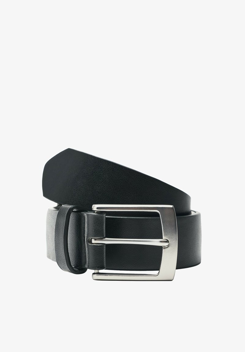 Ceinture en cuir noir roulée avec une boucle métallique rectangulaire argentée et une seule boucle en cuir.