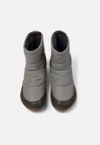 Camper PEU PISTA GM - Botas para la nieve - mittelgrau