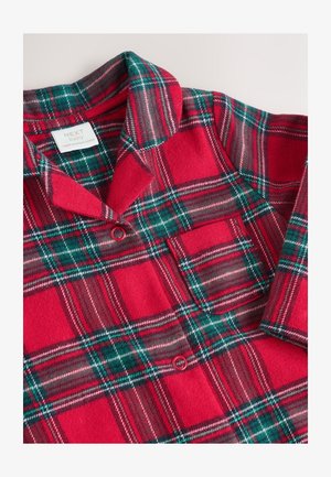 Rood- en groen geruit flanellen overhemd met een kraag, knoopsluiting aan de voorkant en een zachte textuur. Label zichtbaar bij de kraag.