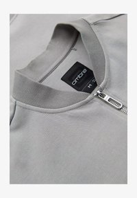 Ei valittu, grey