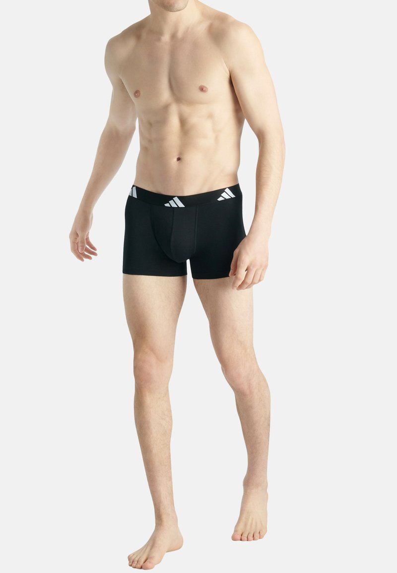 Svarta boxershorts med en åtsittande passform, tillverkade av mjukt material. Har en förstärkt framficka och en resårmidja med varumärke.