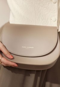 Isabel Bernard Cross body bag - taupe