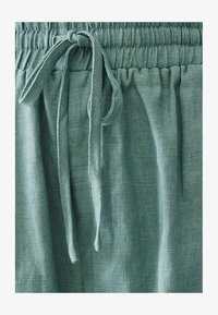 Non sélectionné, sage green