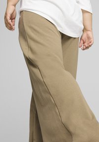 Puma BETTER CLASSICS RELAXED  - Treningo apatinė dalis - oak branch