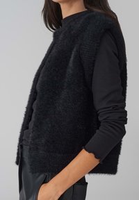 OPUS Weste - black