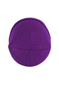 Gorro de punto morado visto desde arriba, mostrando las costuras cosidas y la forma redondeada sobre un fondo blanco.