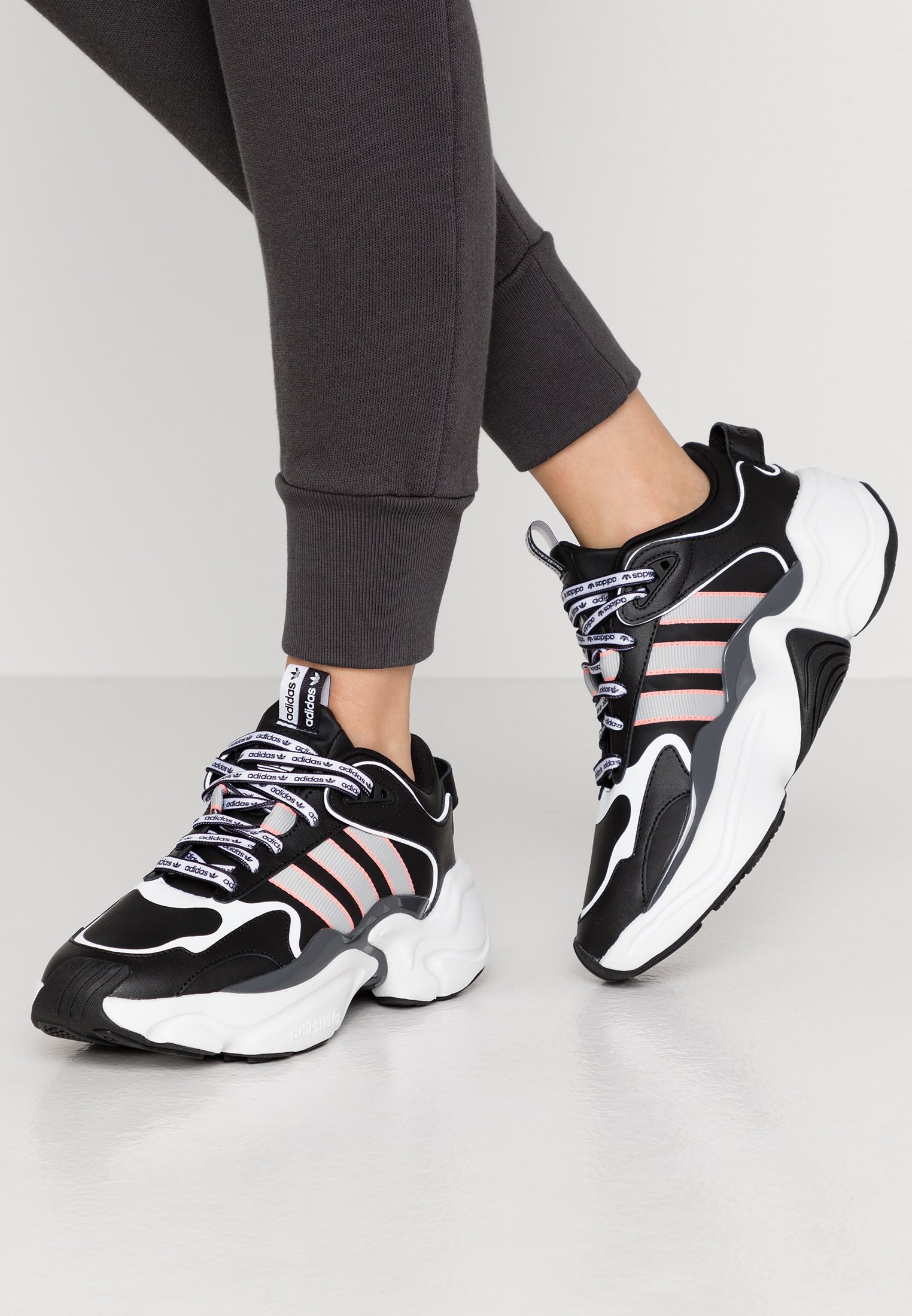 adidas Originals MAGMUR RUNNER Joggesko core blackgrey adidas Originals MAGMUR RUNNER Joggesko core blackgrey