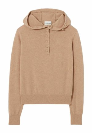 Suéter de punto beige con capucha, que presenta una tapeta con botones y puños y dobladillo acanalados. Textura suave, diseño sencillo y tejido ligero.