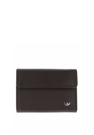 Dunkelbraune Lederbrieftasche mit genähten Kanten und einem kleinen silbernen Emblem unten rechts, auf weißem Hintergrund geschlossen gezeigt.