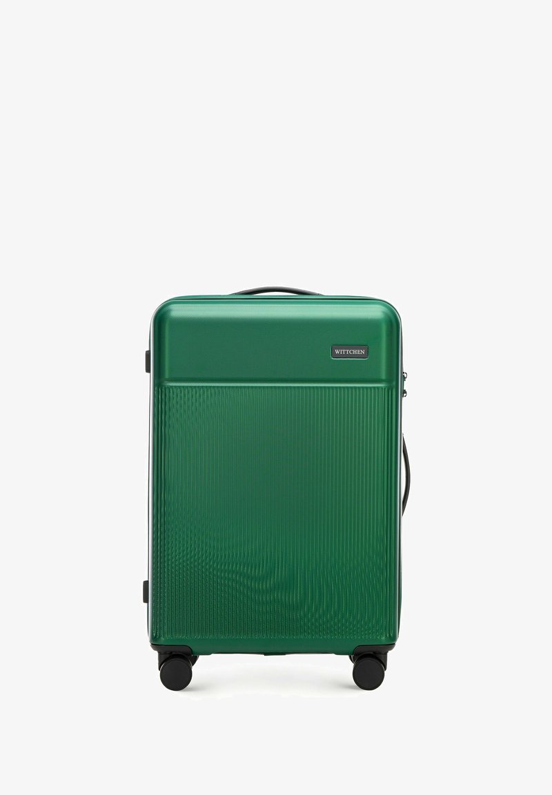 Groene hard-shell koffer met een gestructureerde afwerking, vlekkeloos verloop, bovenhandvat en vier zwarte wielen voor gemakkelijke mobiliteit. Merkl logo weergegeven.