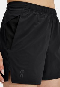 On ESSENTIAL - Urheilushortsit - black
