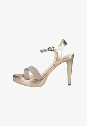 Sandale à talon haut avec finition métallique en or rose, bride de cheville avec boucle et brides avant croisées texturées sur semelle plateforme.