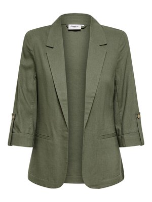 Blazer vert olive pour femme avec manches trois-quarts, pattes boutonnées, revers crantés et deux poches passepoilées à l'avant.