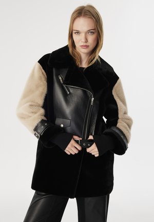 Krátký kabát - black