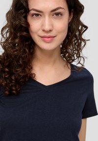 s.Oliver MIT FLAMMGARNSTRUKTUR - T-Shirt basic - navy