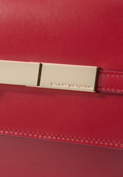 Stuart Weitzman POSH SHOULDER BAG - Mala a tiracolo - cherry