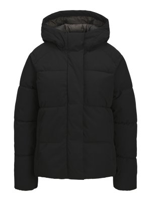 Zwarte gewatteerde jas met een capuchon, voorzien van een ritssluiting, elastische manchetten en horizontale naden voor isolatie. Glad, zacht textuur.