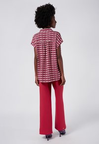 4funkyflavours KNOCK OUT LET'S GO ANOTHER ROUND - Button-down blouse - red