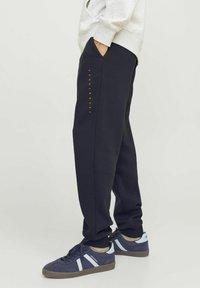 Jack & Jones COMFORT FIT - Pantaloni sportivi - dark navy