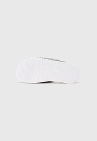 Jordan JORDAN HYDRO XI RETRO - Sandales de bain - black/white/red