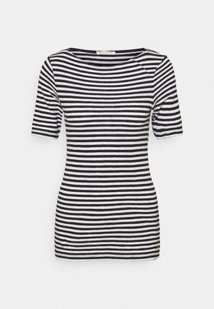 Zwart-wit gestreept t-shirt met korte mouwen. Beschikt over een brede halslijn en een zachte textuur. Eenvoudig ontwerp dat een casual look biedt.