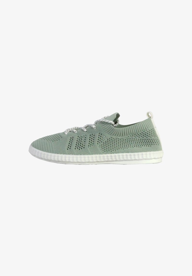 Baskets vert clair avec un upper tricoté respirant, semelle blanche et accents texturés. Comprend des lacets et un tirant au niveau du talon.