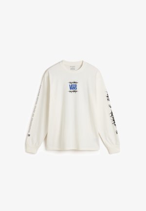 Weißes langärmeliges T-Shirt mit blauem "Vans"-Logo in der Mitte und schwarzen grafischen Akzenten. Text vertikal auf dem Ärmel bedruckt. Weicher Stoff.
