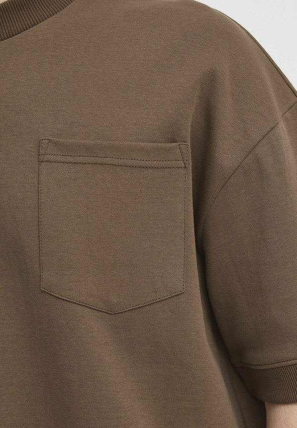 BHBARTI - Basic T-shirt - rain drum3