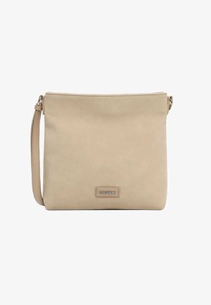 Bolso beige rectangular de hombro con correa ajustable y pequeña placa de logo de marca plateada centrada cerca de la parte inferior.