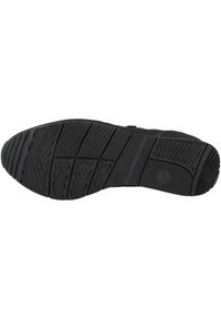 Semelle de chaussure noire avec un motif de grip texturé, taille marquée 38, et logo circulaire près de la zone du talon.