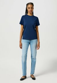 Wrangler REGULAR TEE - Camiseta básica - dark navy