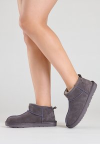 Loungeable SHEEPSKIN SLIPPERS - Pantoffels - charcoal grey