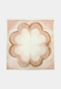 Pañuelo de seda con un gran diseño floral en suave tono rosa y acentos en beige claro. Fondo texturizado con patrones sutiles, bordeado en marfil.