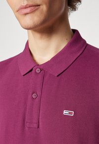 Tommy Jeans SLIM PLACKET  - Polo - valley grape