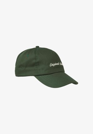 Grøn bomulds-baseballcap med en buet skygge, der har hvid broderet tekst. Struktureret design med lufthuller for åndbarhed.