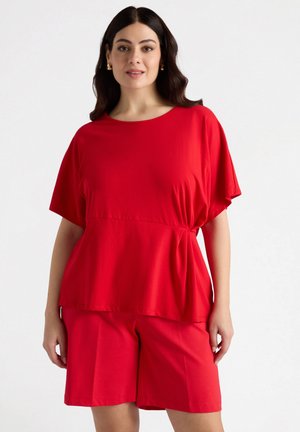 CON PIEGHE LATERALI - Basic T-shirt - rosso