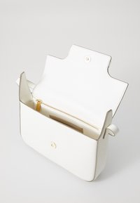 DKNY AVRIL CROSSBODY - Taška s příčným popruhem - marshmallow