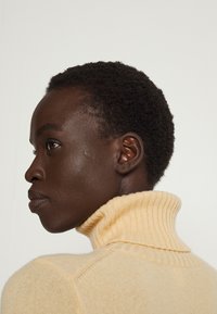 FTC Cashmere Camisola - butter