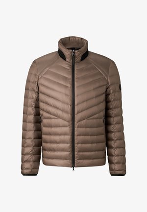 Brązowa pikowana kurtka z wysokim kołnierzem, z przeszyciami typu jodełka, bocznymi kieszeniami i zamkiem błyskawicznym z przodu. Materiał o fakturze z czarnymi akcentami.