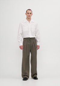 Filippa K - Spodnie materiałowe